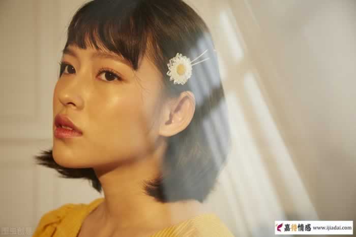 女人缺了爱，会有这3种“情不自禁”的异常表现_情感