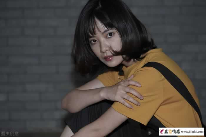 女人缺了爱，会有这3种“情不自禁”的异常表现_情感