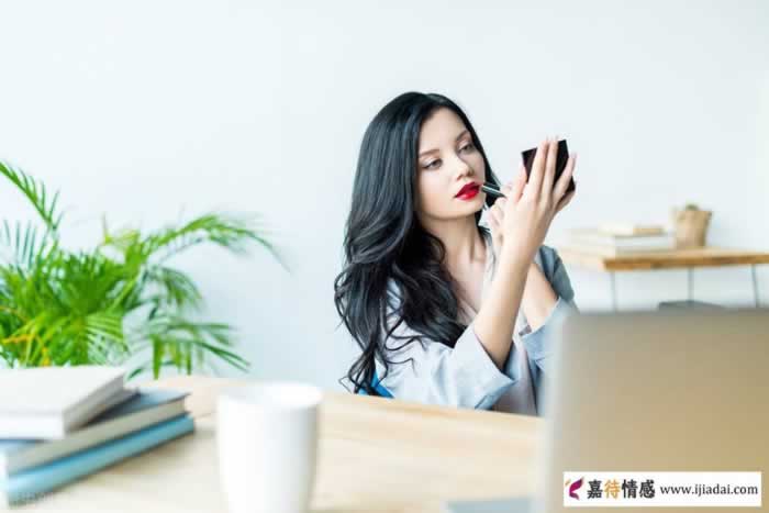 想让女人离不开你,做到这2点就够了_情感