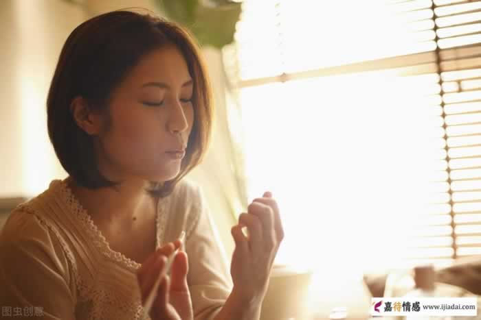 爱上一个人,才会有的3种“反常”表现_情感