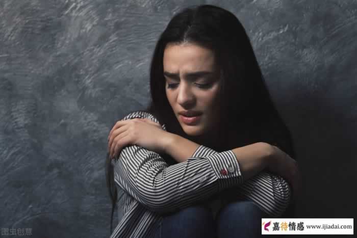女人长期缺少男人关爱，会有这3个表现_情感
