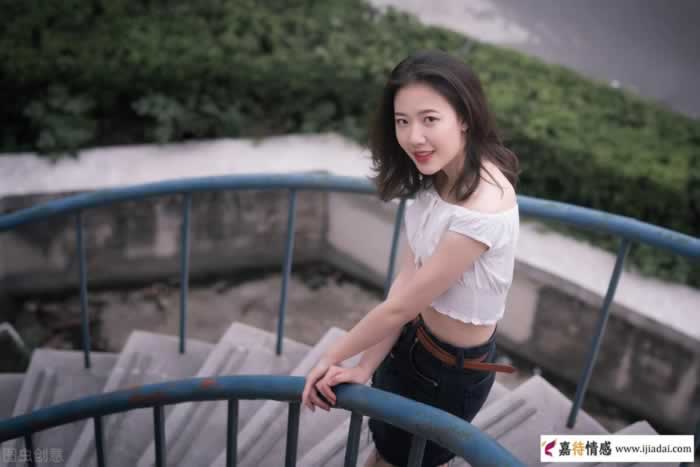 看上去“老实”，实则城府极深的女人，大多都有这些共性_情感