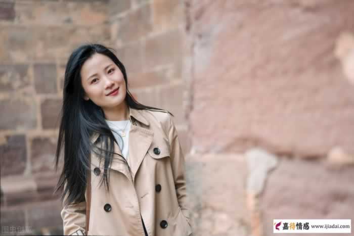 女人的哪些举动，是在暗示要你主动追求她？_情感