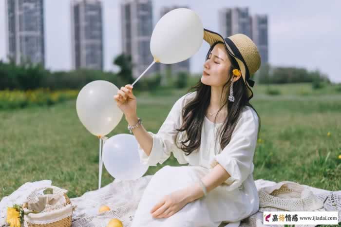 女人的哪些举动，是在暗示要你主动追求她？_情感