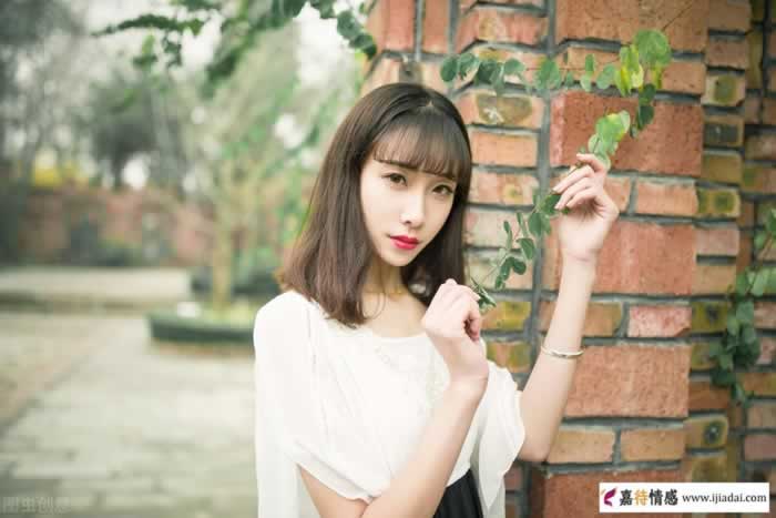 女人的哪些举动，是在暗示要你主动追求她？_情感