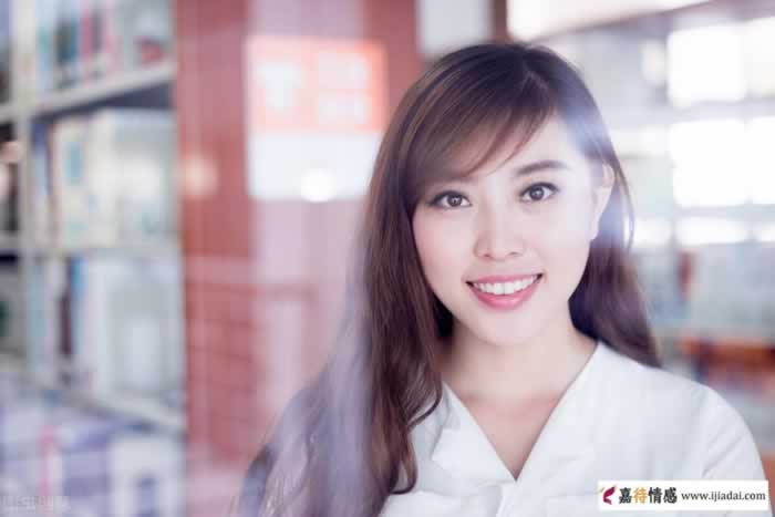 两性交往技巧,男人三个小举动,专治女人情绪崩溃_情感