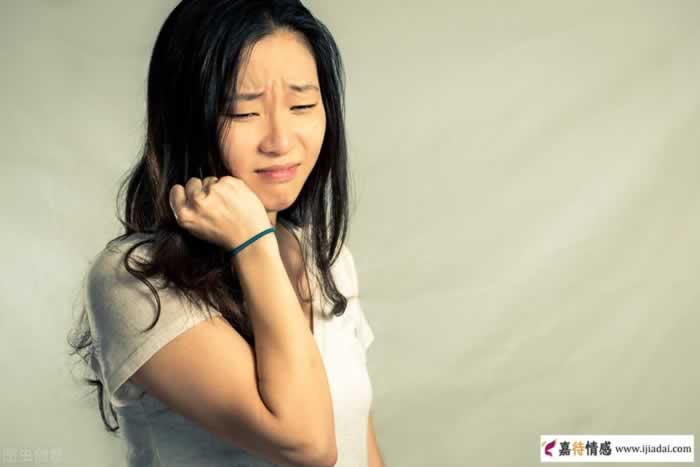 女人只有爱你，才会逼你做这三件事_情感