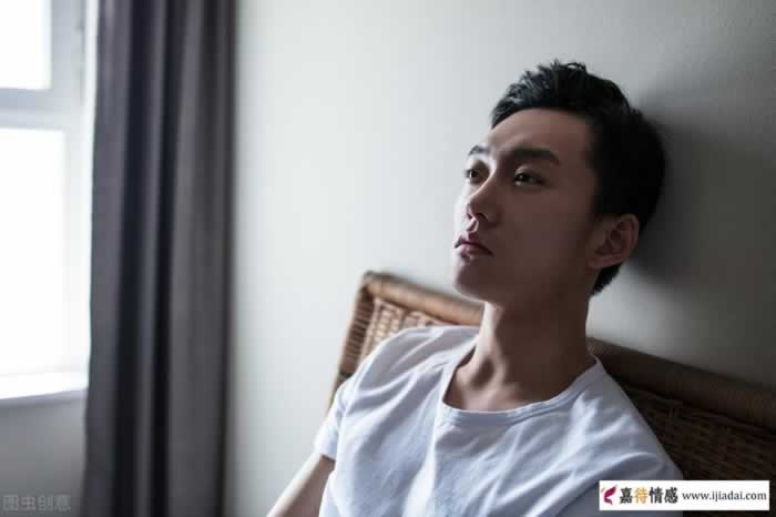 男人回家很晚,女人就要考虑这三个问题了_情感