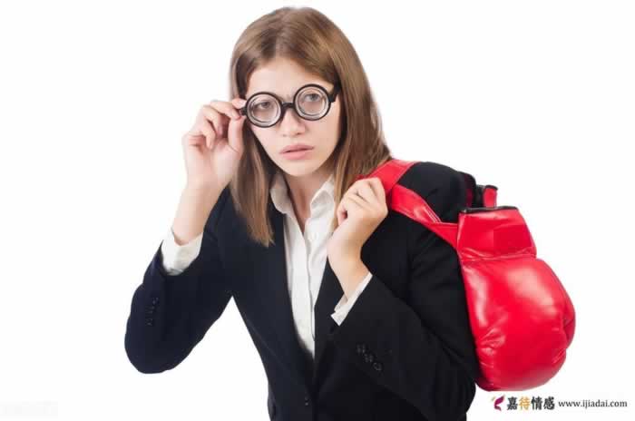 不被尊重的女人,往往会有这三种表现_情感
