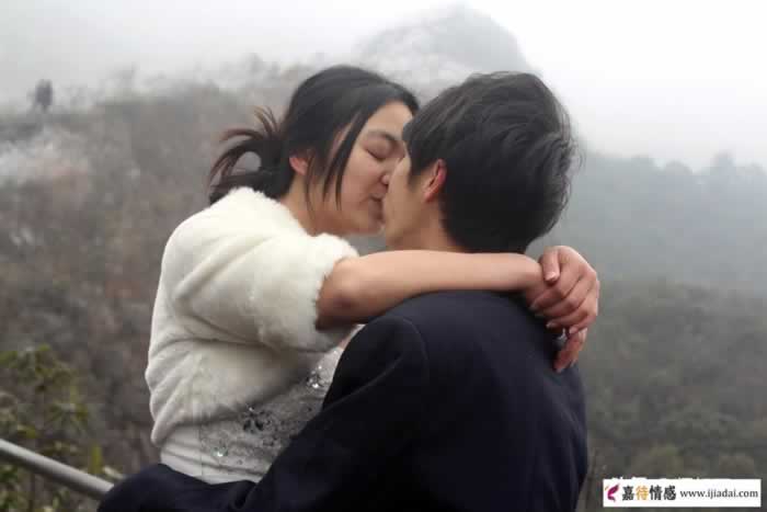 男子喜欢上陪唱的女孩怎么办?_情感