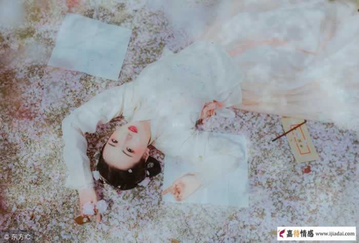 一个女人不爱你了,会有这3种表现!_情感