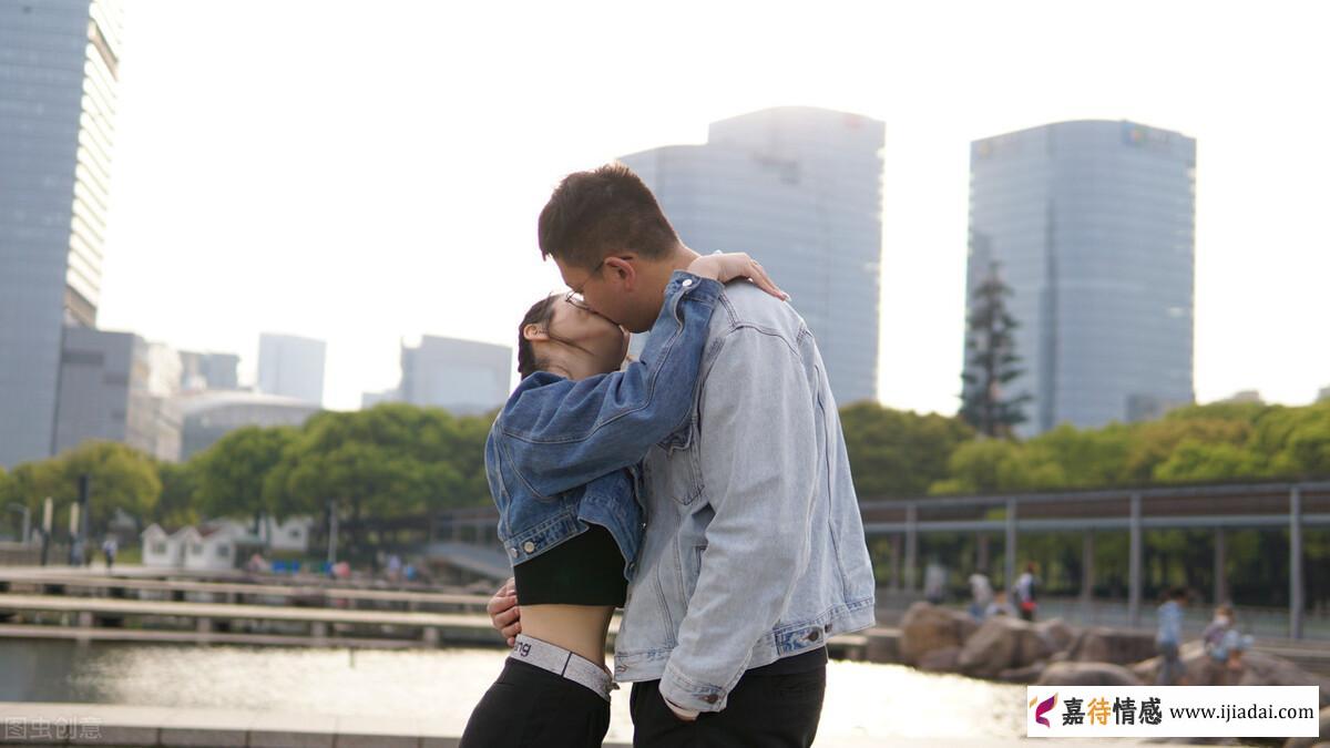 中年男人放不下一个人，会删还是留着？_情感