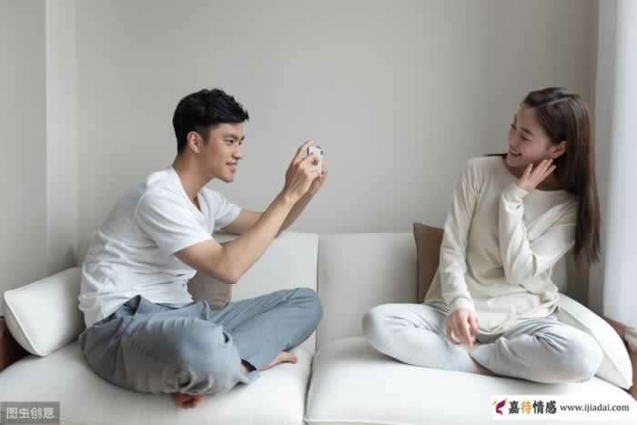 在中年异性交往中,为什么那么多人只敢暧昧不敢放手去爱?_情感