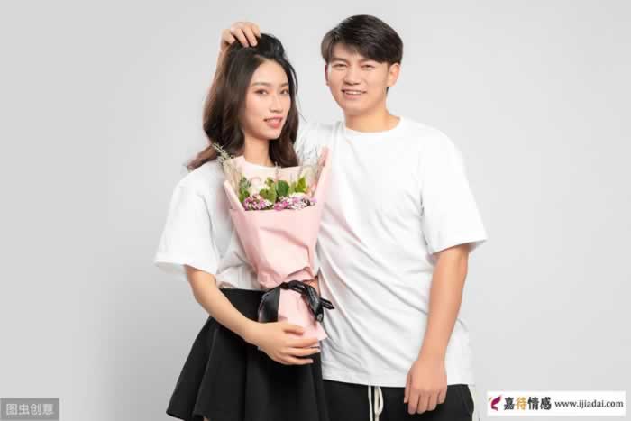 中年男女相处中年，女人想和你有关系这几个行为是她有意的_情感