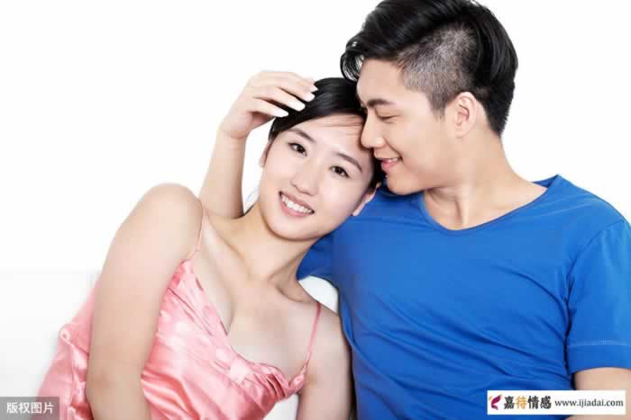 人到中年女人频繁给你这4种暗示，潜台词多数是想和你发展婚外恋_情感