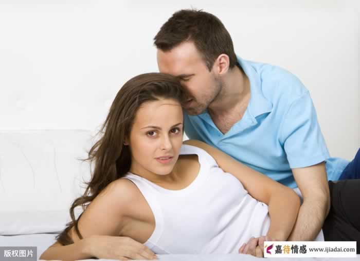 人到中年女人频繁给你这4种暗示，潜台词多数是想和你发展婚外恋_情感