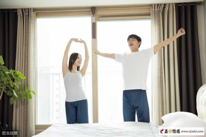 中年女人喜欢一个人时多数会有这四种表现藏不住，男人别看不懂_情感
