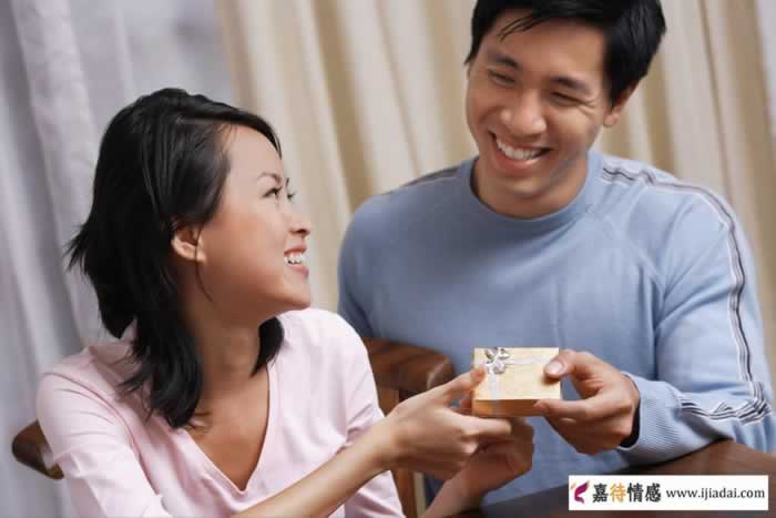 中年女人是不是在骗你，一般从这几个细节看就会一目了然_情感