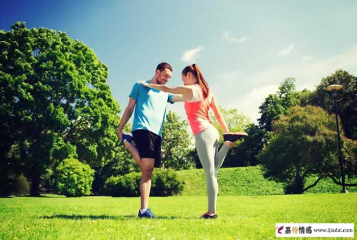 男女在相处时这些小技巧，往往能够帮助你套牢对方的心_情感