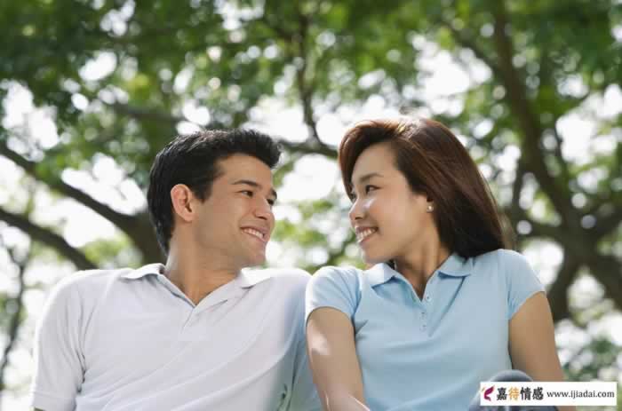 追女人不能一味讨好学会这样撩拨她爱上你，老实人直男可以参考下_情感