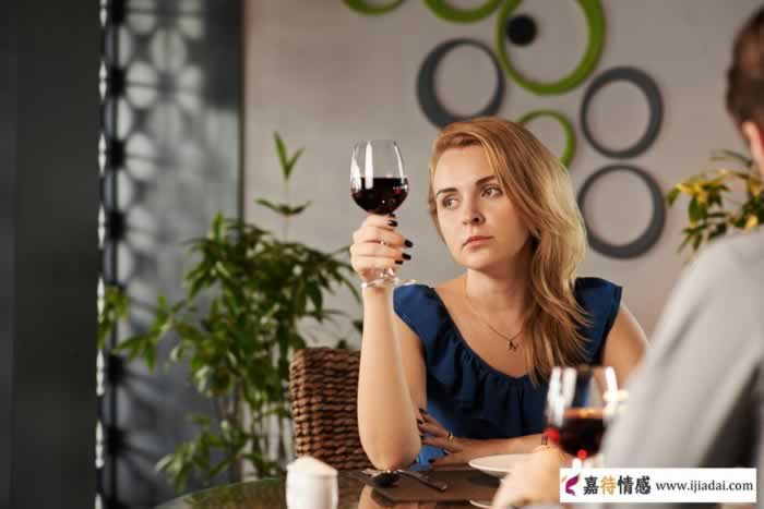 中年女人敢向你开这些玩笑,大部分是经验丰富轻车熟路_情感