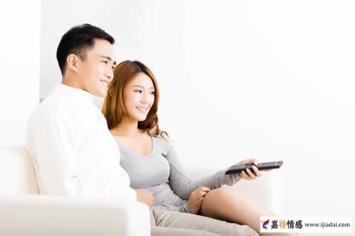 异性交往时女人这些技巧会让男人爱你如命_情感