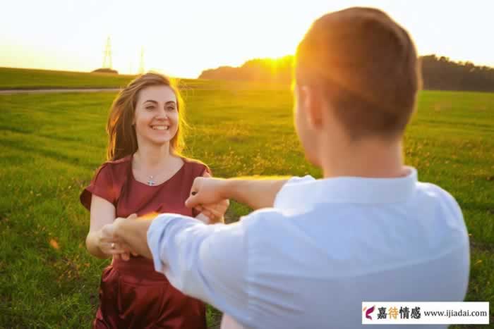 男女之间的小暧昧，经历过的人才会懂_情感
