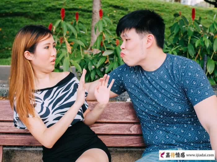 一般这三种情况女人可能只想和你保持暧昧关系，男人要了解_情感