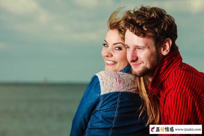 婚姻中40岁的女人心里渴望得到什么？婚外恋是其中之一_情感
