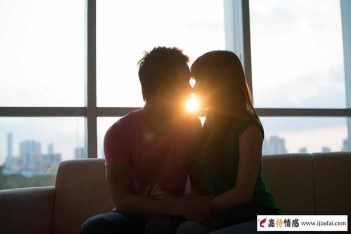 女人出轨后再和老公一起是什么感觉？两个中年女人说了大实话_情感