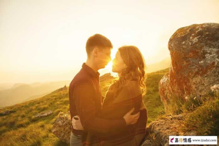婚内出轨的女人，究竟贪图的是什么？无非就是这3点_情感