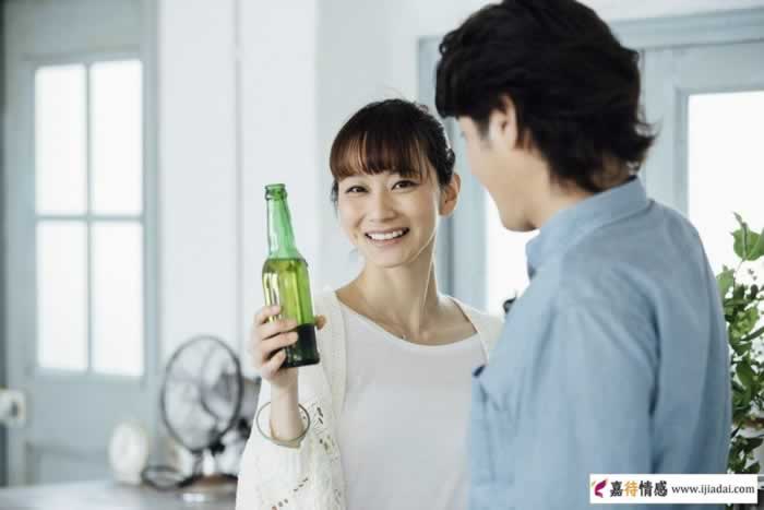已婚男人在外有情人,身上会出现三种味道,掩饰不了_情感