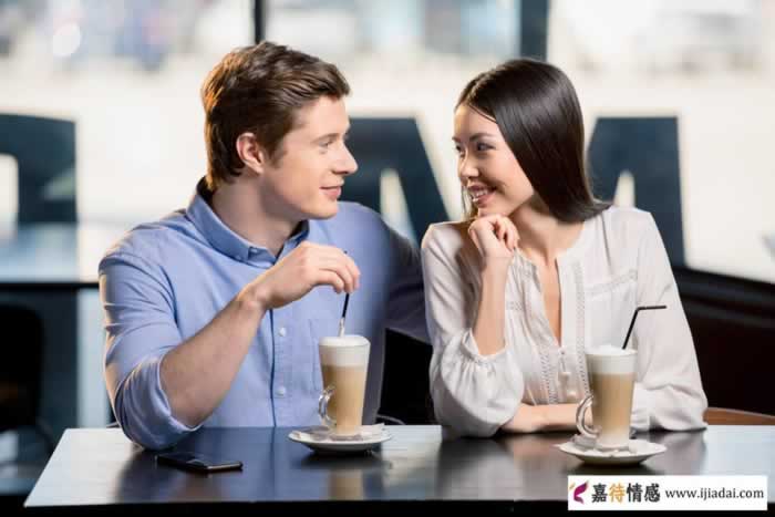 感情中,一个女人是不是在乎你,看她回微信的4个细节就知道_情感