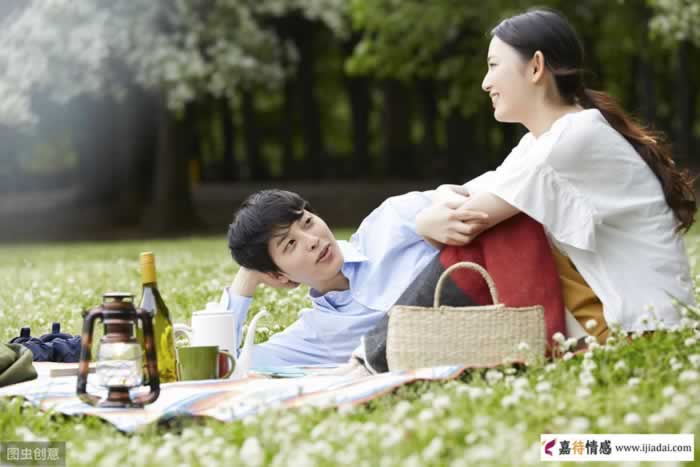 这么回你消息的女人，不是心里没你，而是爱你_情感