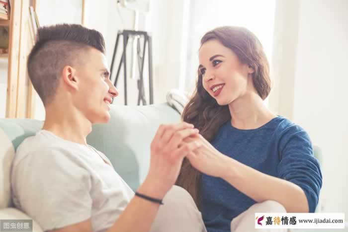 女生的这些“身体语言”,往往说“不要”其实是“要”_情感