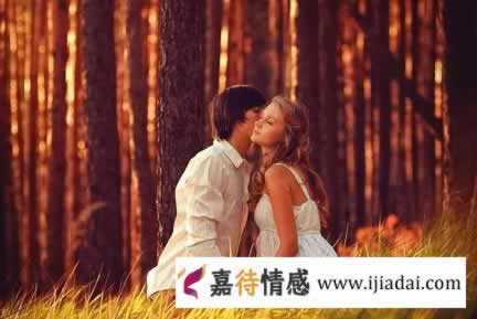 男人别只会“亲亲抱抱”,女生更喜欢五个动作,不妨试试_情感