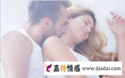 男人别只会“亲亲抱抱”,女生更喜欢五个动作,不妨试试_情感