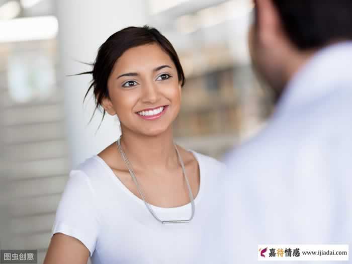 感情中，只有深爱着你的女人，才会为你做这3件“傻事”_情感