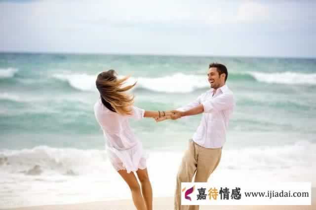 感情中，聪明的女人“搞定”一个男人，都会用这四个“招术”_情感