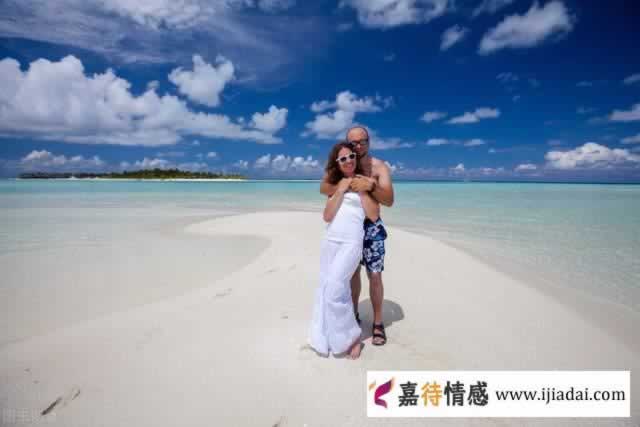感情中，聪明的女人“搞定”一个男人，都会用这四个“招术”_情感