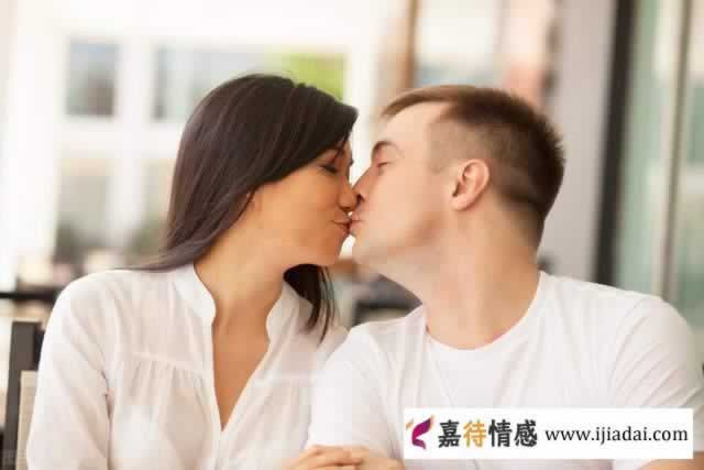 两性交往中,男人对你有这3个表现,说明不是真爱你_情感