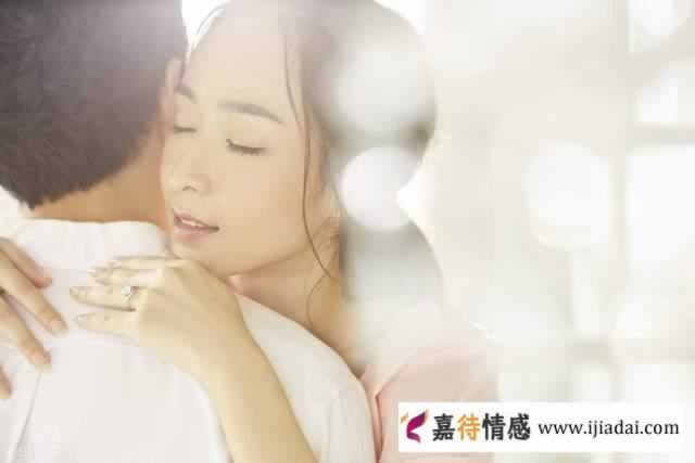 感情里，男人若想留住一个女人，就要给她3个“安全感”_情感