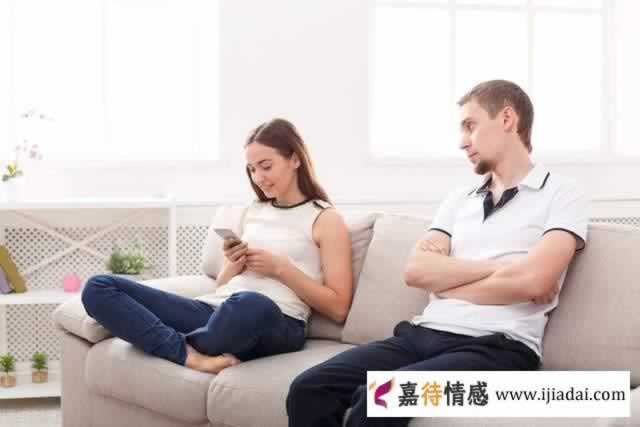 男人不主动联系时，聪明的女人都会“这样做”，化“被动”为主动_情感
