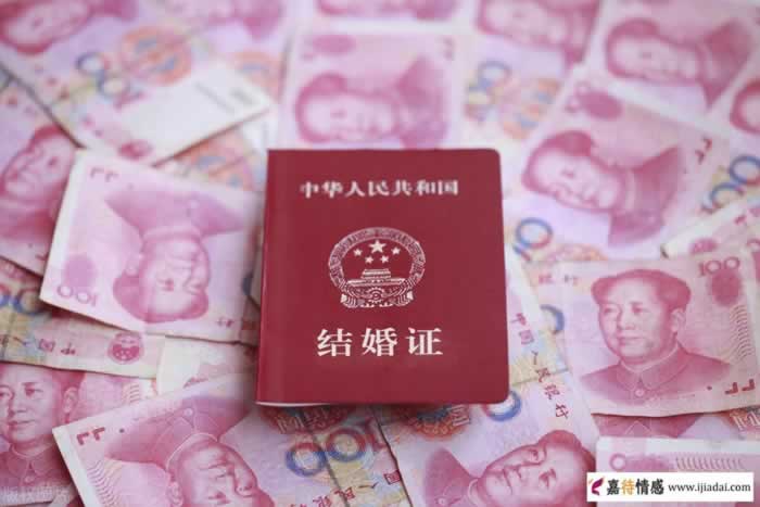 36岁美女要20万“天价彩礼”，男友回击一句话，网友：刺痛心_情感