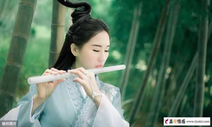 在感情里,聪明的女人都不会对男人太痴情_情感