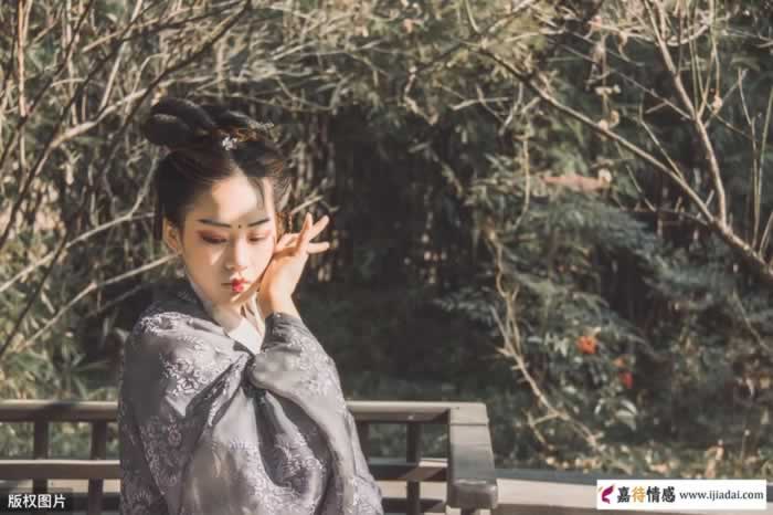 在感情里,聪明的女人都不会对男人太痴情_情感
