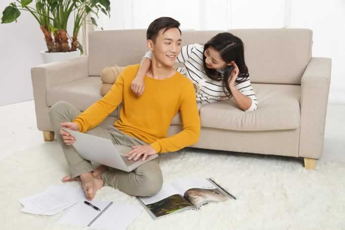 如果发现一个男人默默为你做这几件事，请你一定要狠狠地爱他_情感