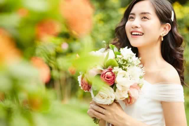 一个大龄剩女的独白：年轻时若低下自己高贵的头，就不被单身煎熬_情感