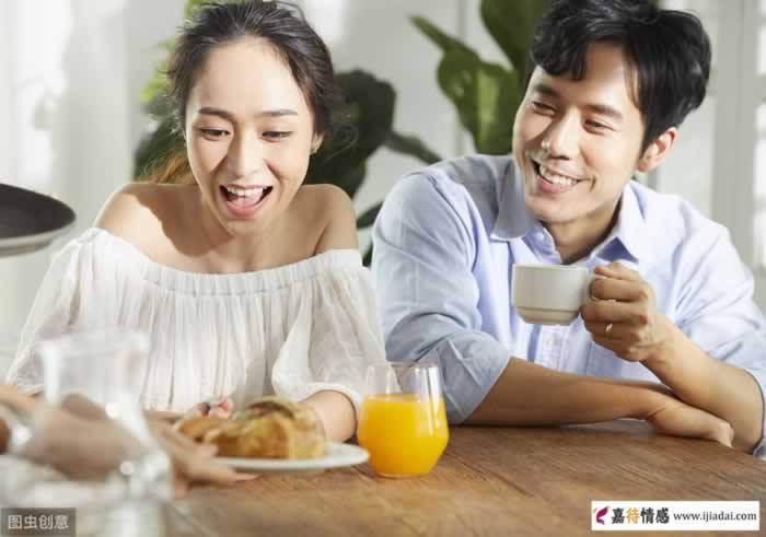 相亲男竟然当着闺蜜的面对我不尊重，请姑娘注意：细节能看出人品_情感