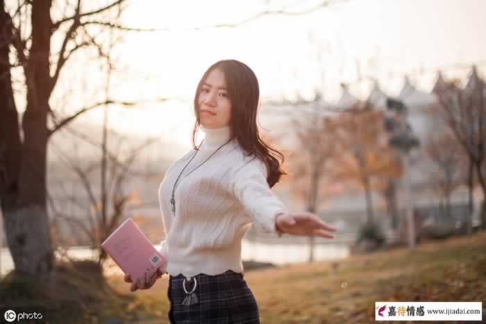 情感专家告诉你:不做傻女人,这样对你的男人值得你爱_情感